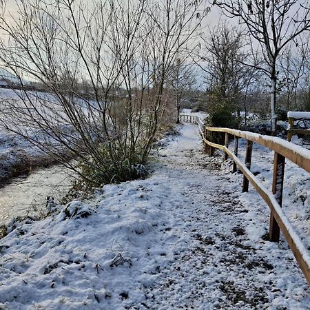 Riverside Cabin Limerick Junction 외부 사진