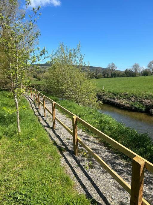 Riverside Cabin Limerick Junction 외부 사진