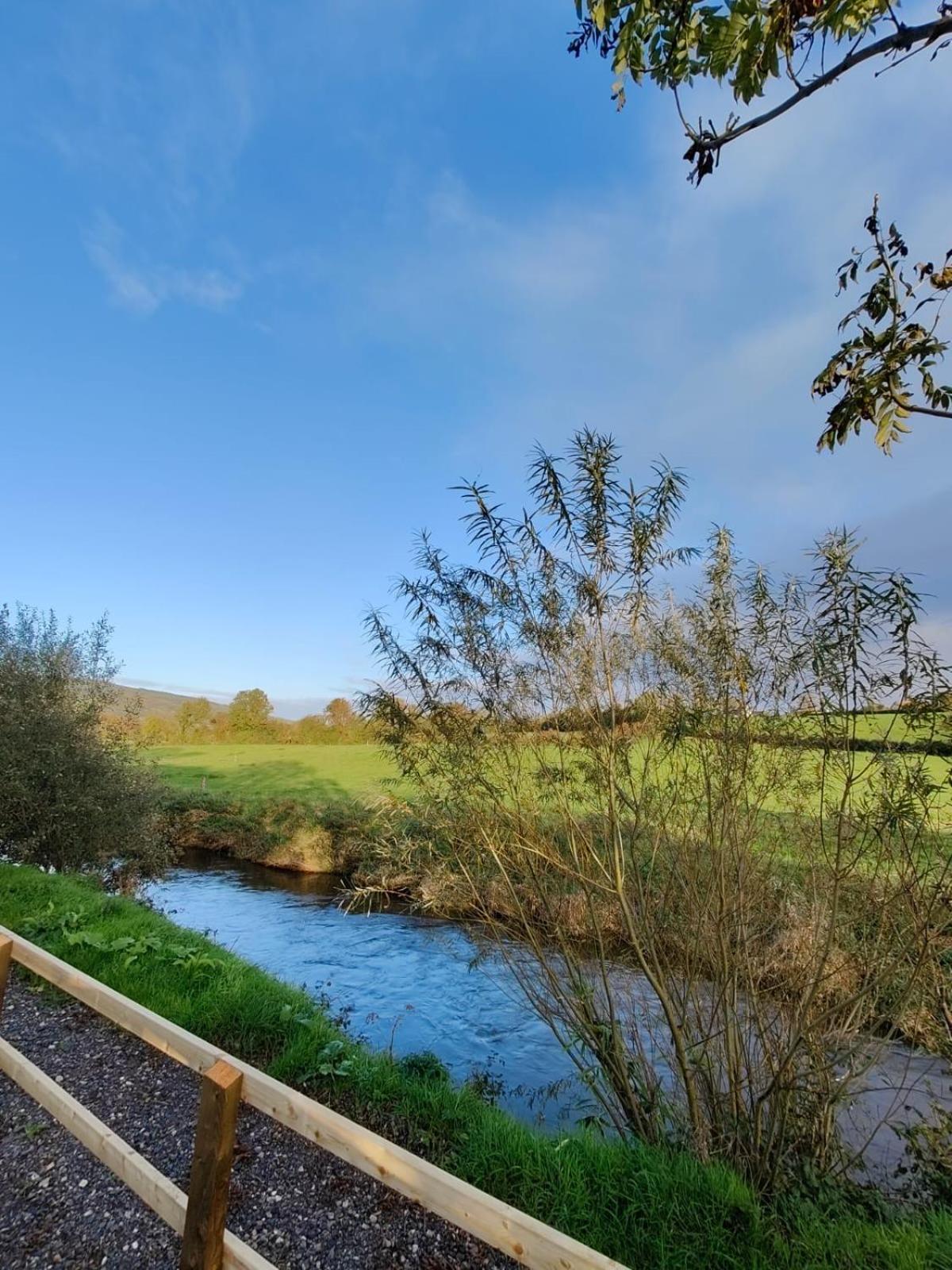 Riverside Cabin Limerick Junction 외부 사진